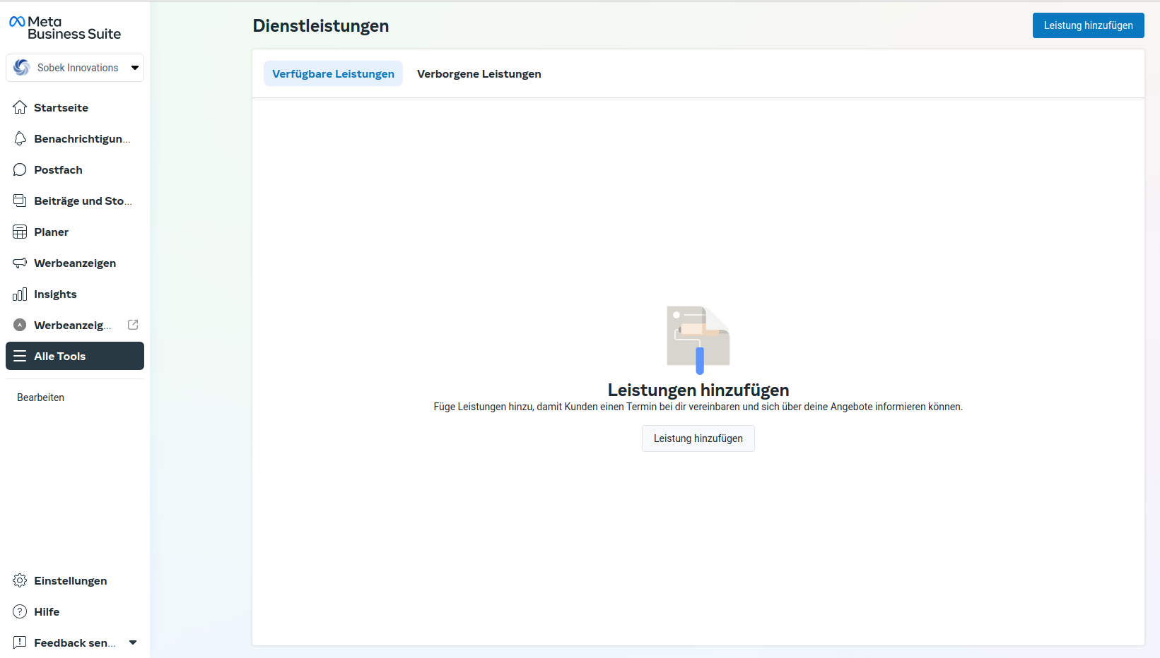 Bildschirmansicht einer Benutzeroberfläche mit einer linken Navigationsleiste und einem Hauptbereich, der Optionen für "Verfügbare Leistungen" und "Verborgene Leistungen" anzeigt, sowie einen Button zum Hinzufügen von Leistungen.